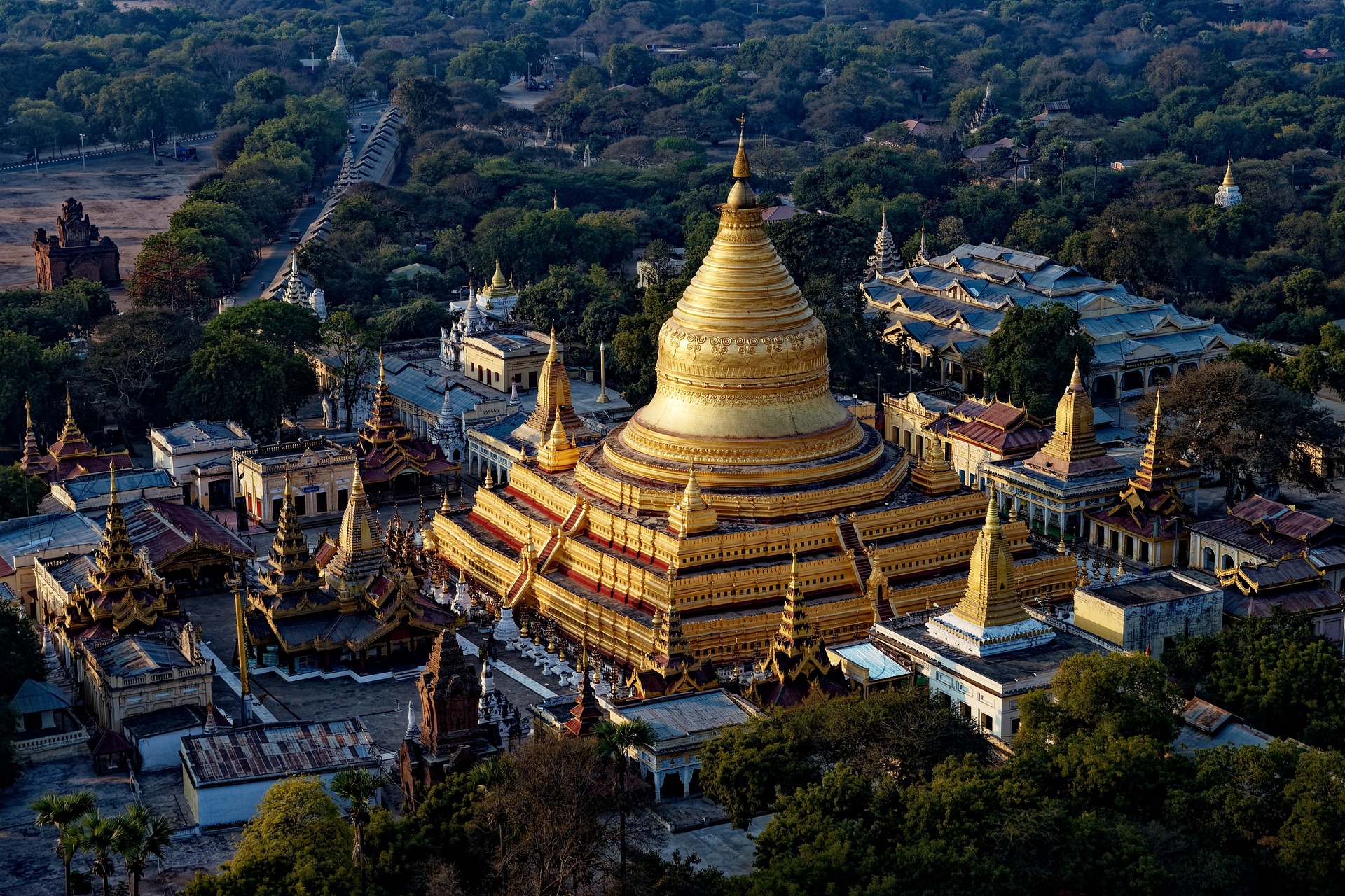 shwezigon-pagoda-6515356_1920